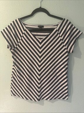 Black & White Stripe V-Neck Women's Top